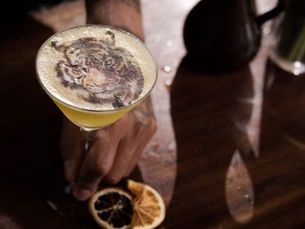 Bebidas japonesas y coctelería creativa en Tora