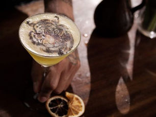 Bebidas japonesas y coctelería creativa en Tora